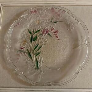 Detailed frosted glass platter w 3D floral and ribbon design.